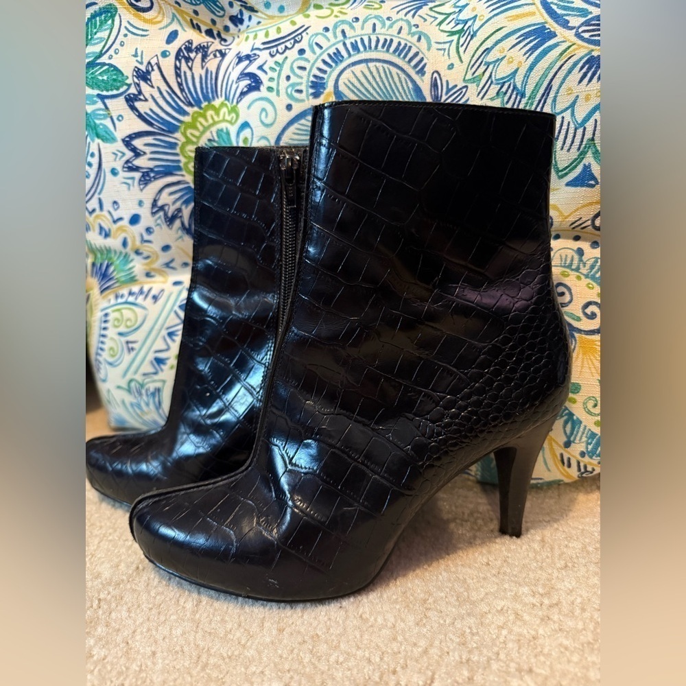 Audrey Brooke Oxford Tisha Midboot, size 6.5